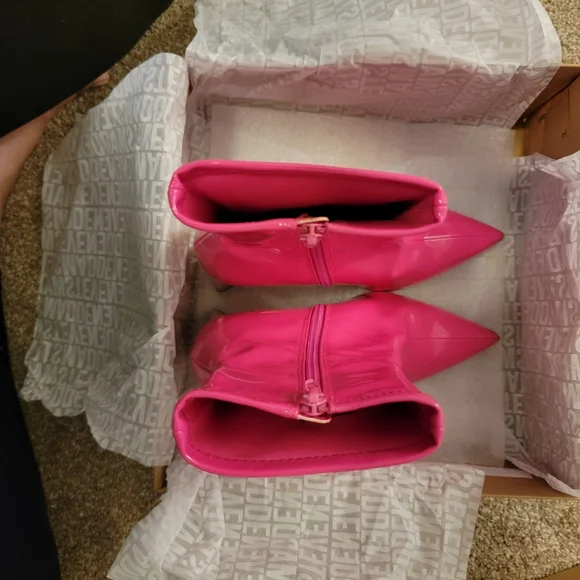 Hot pink Steve Madden boots - Picture 3 of 6